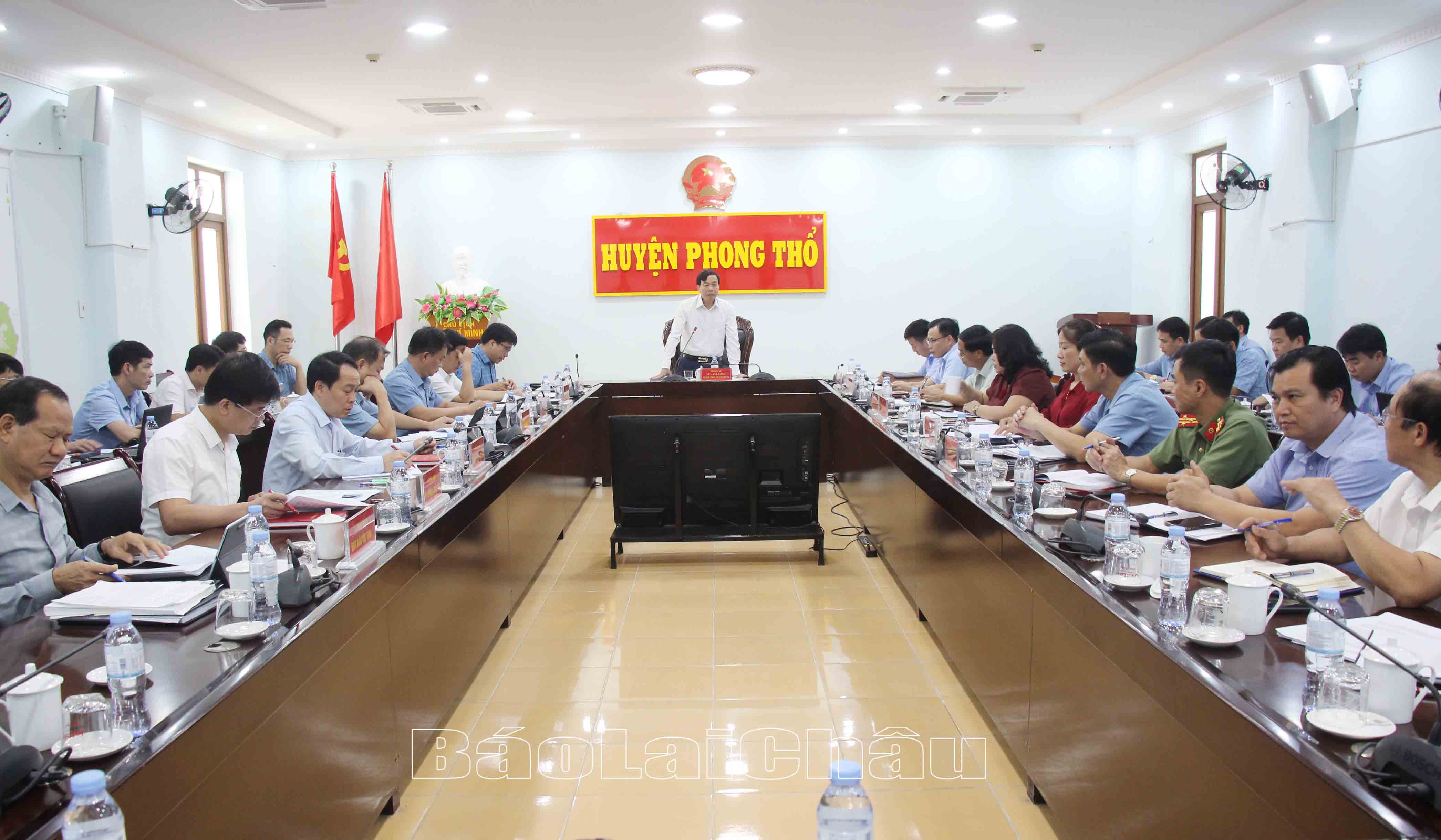 Quang cảnh buổi làm việc.